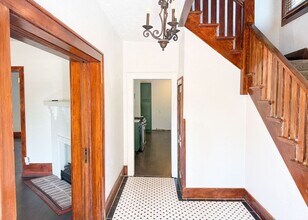Building Photo - 1741 W Park Pl