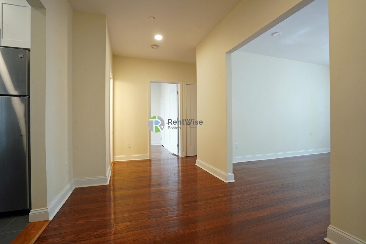 Primary Photo - 123 Sutherland Rd