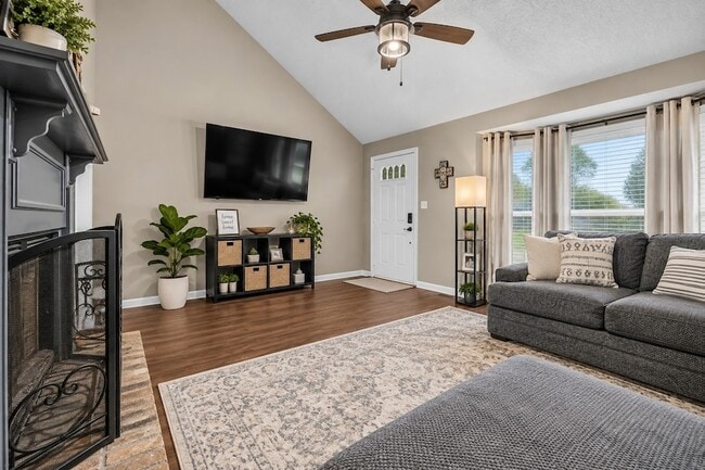 Building Photo - 203 Parrot Dr