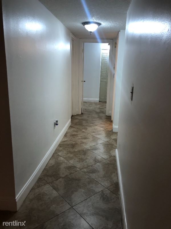 Foto del edificio - 6821 SW 147th Ave