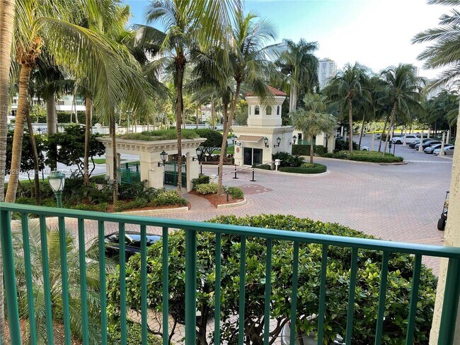 Foto del edificio - 20000 E Country Club Dr