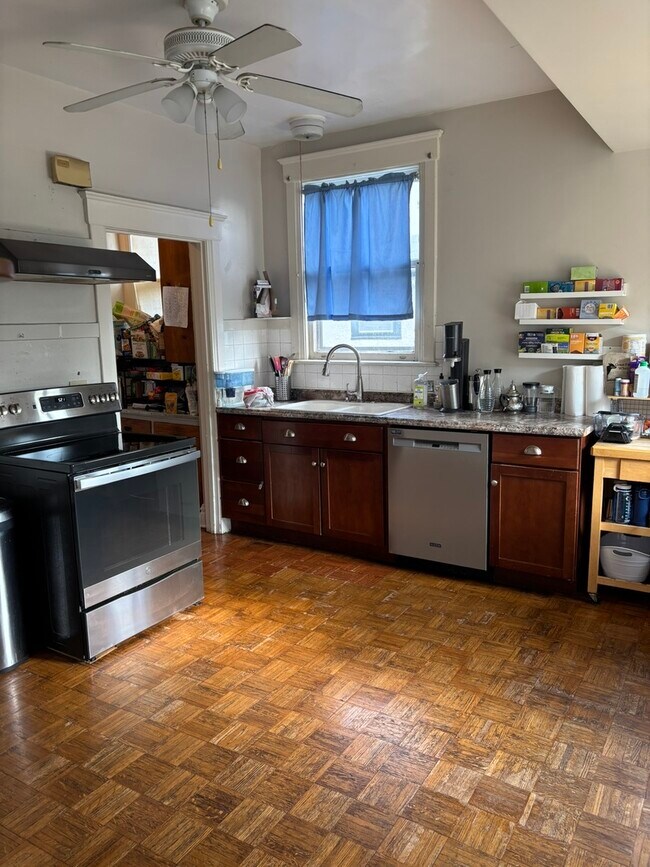 Foto del edificio - 319 Wesley Ave