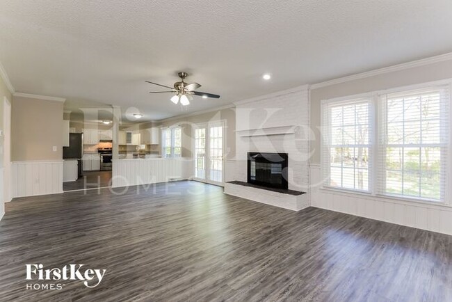 Building Photo - 6021 Woods Edge Ln