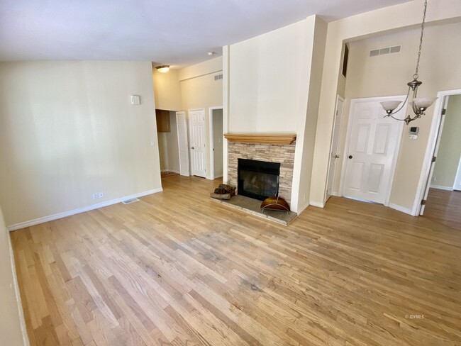 Foto del edificio - Walk to Town 3 Bedroom Home