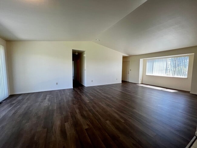 Building Photo - 5301 Tumac Dr