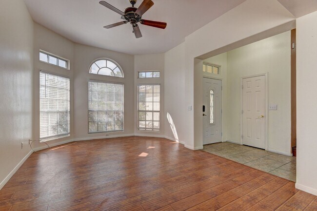 Foto del edificio - AMERICANA Property Mgmt - Great 2 story, 4 beds house with pool in Desert Shores