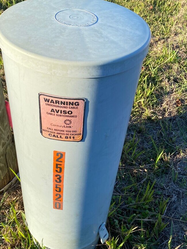 Foto del edificio - !!! Coming in MID APRIL!!! Custom Home - Desirable SE  Neighborhood 3/2/2 **Won't Last**