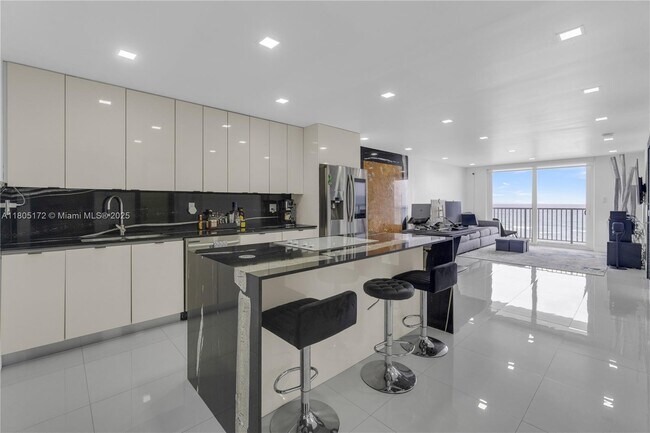 Foto del edificio - 400 N Surf Rd
