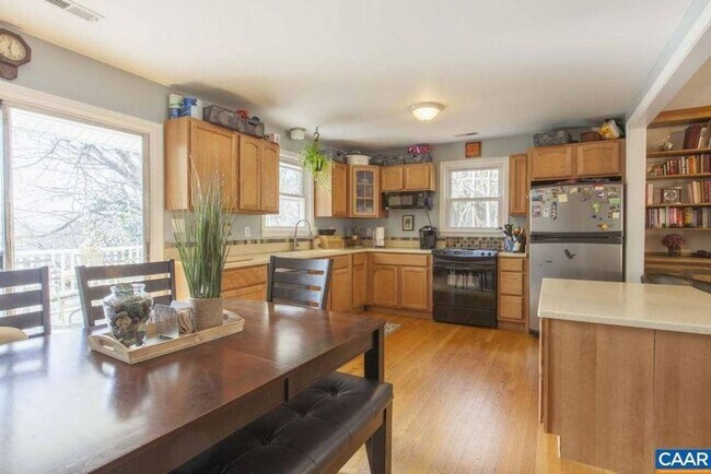 Building Photo - 4 Bed / 2 Bath Single Family Available 9/1