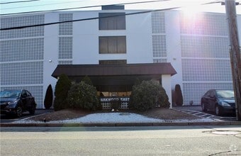 Building Photo - 143 Hoffman Ave