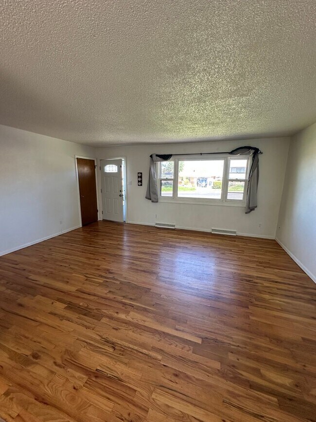 Foto del edificio - 3 BEDROOM, PLUS 2 BONUS ROOMS, 3 BATHROOM ...