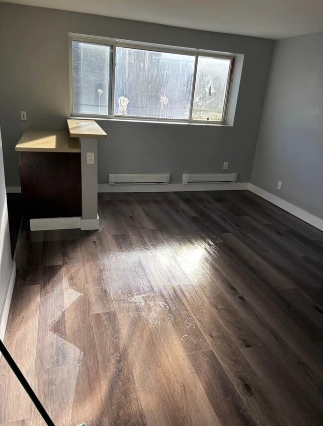 Building Photo - 250 Furby St