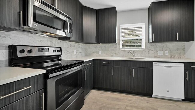 Building Photo - 2401 Truxillo St