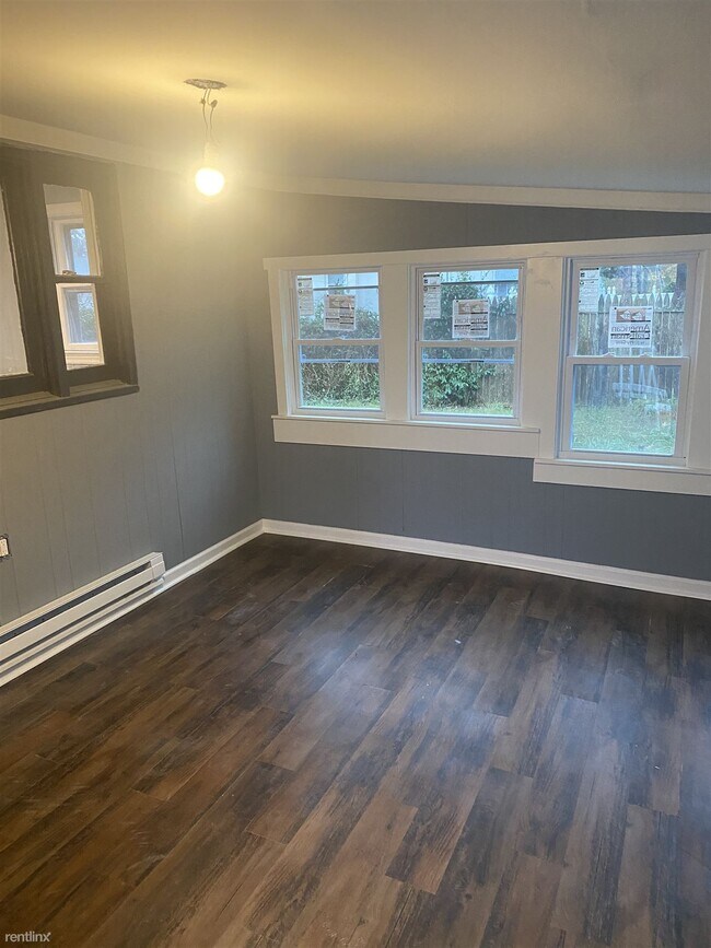 Building Photo - 2 br, 1 bath Duplex - 20 Batten Avenue 2