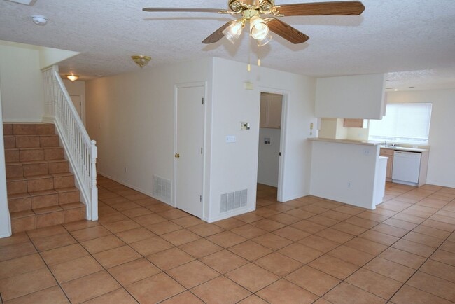 Foto del edificio - Great location! Nice 3Br, 2.5Ba Near Alame...