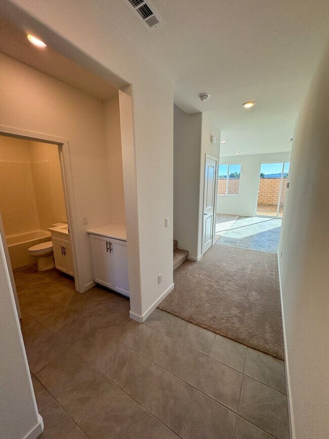 Building Photo - Brand New 5 bedroom Murrieta home for LEASE!