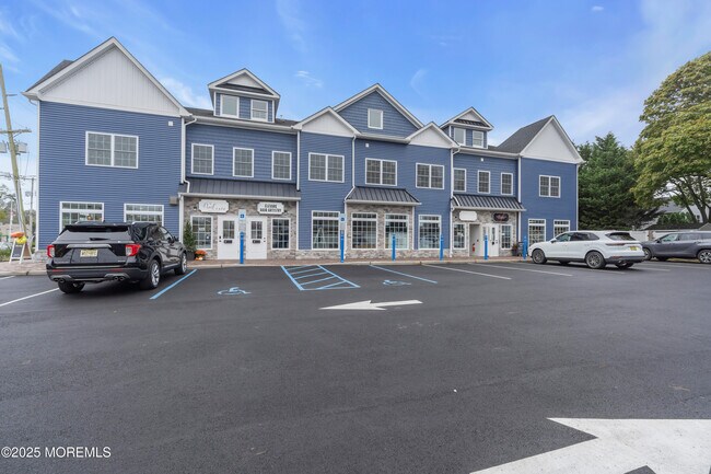 Building Photo - 245 Parker Ave