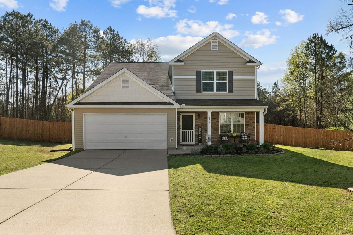Primary Photo - Beautiful Home on a Great Lot!