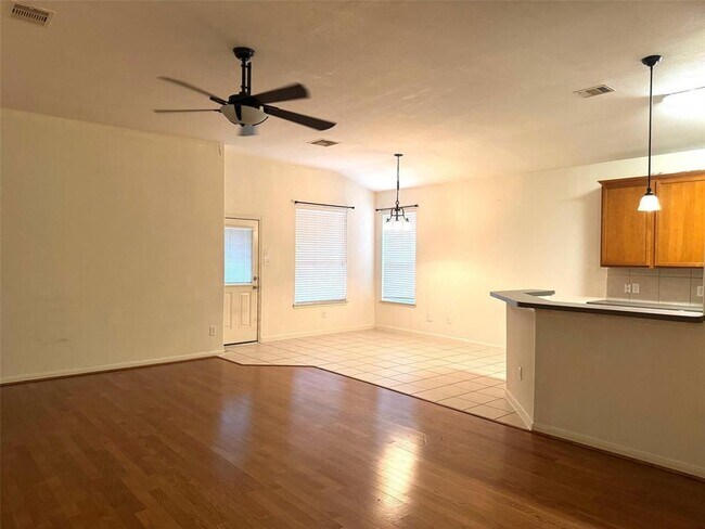 Foto del edificio - 6439 Applewood Forest Dr