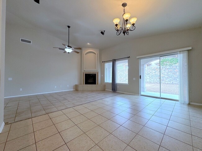 Building Photo - Northeast El Paso 3 Bed/2 Bath Refrig A/C