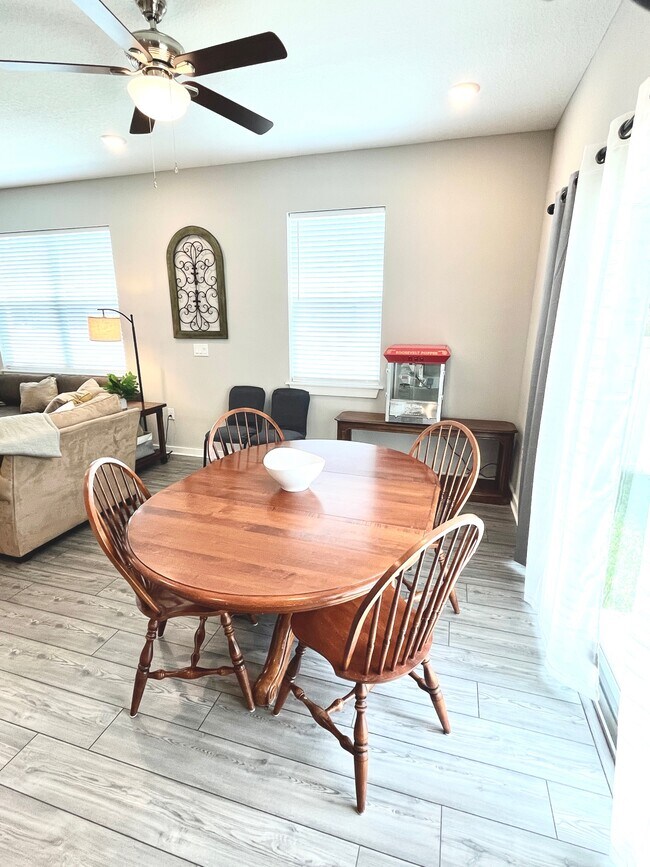 Foto del edificio - 6307 S Roberts Ave