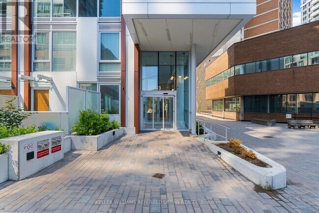 Building Photo - 33 Helendale Ave