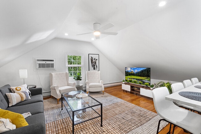 Building Photo - 16 Union St