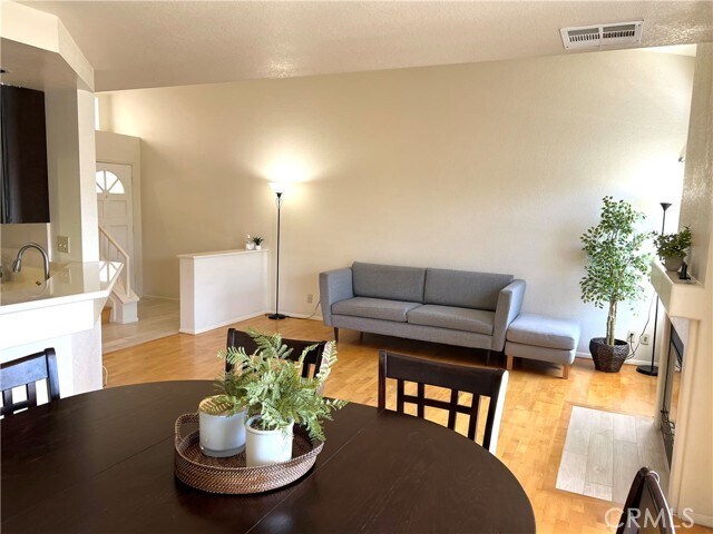 Building Photo - 52 Agostino