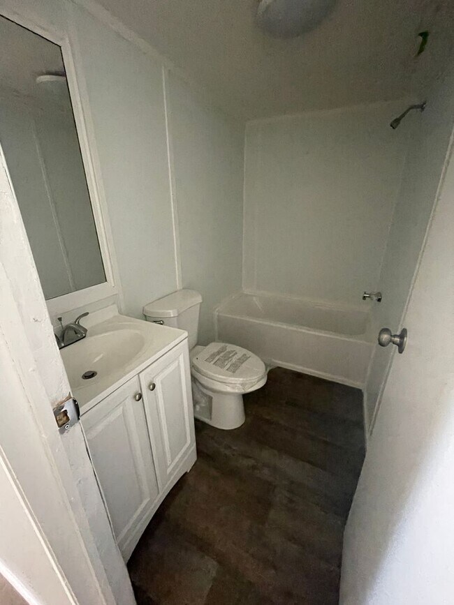 Building Photo - Cozy Charm Awaits in this Quaint 2 Bedroom Mobile Home!