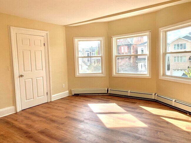 Building Photo - 107 Davis Ave