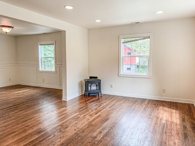 Building Photo - 2718 HS TRUESDELL