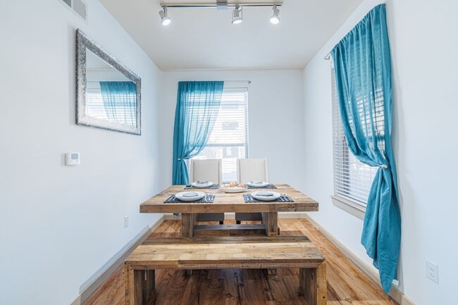 Building Photo - This Is the One!