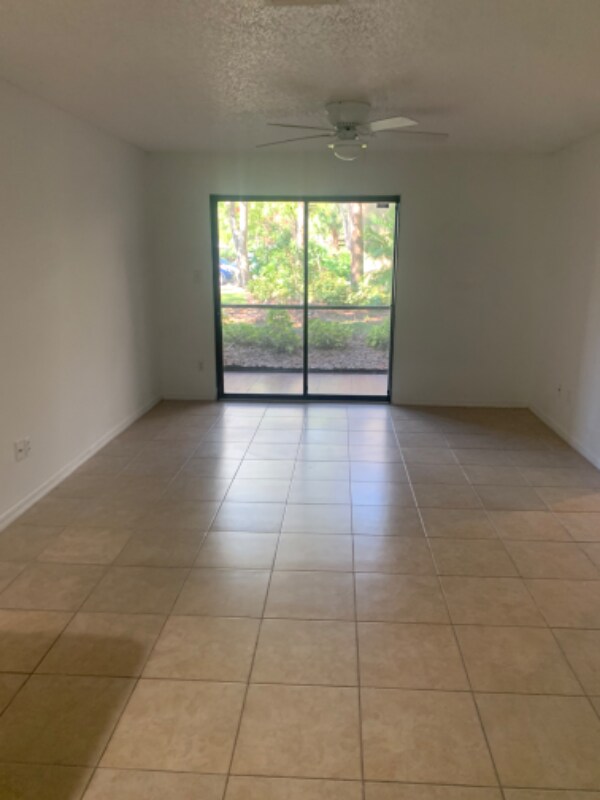 4041 Crockers Lake Blvd Unit 2112, Sarasota, FL 34238 Room for Rent