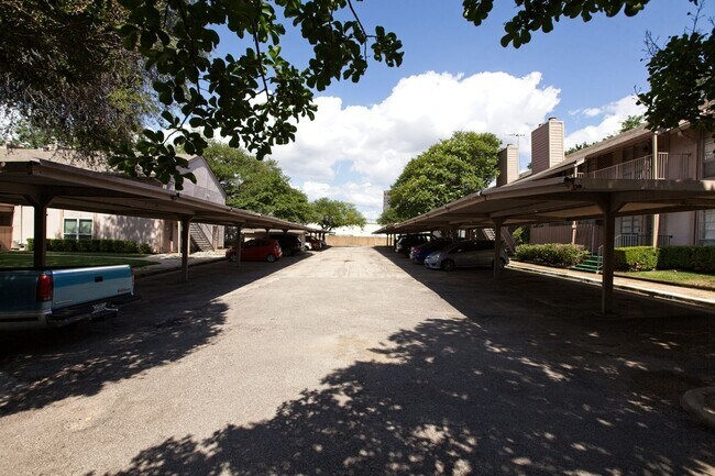 Building Photo - Dallas Condo - Utilities Included!