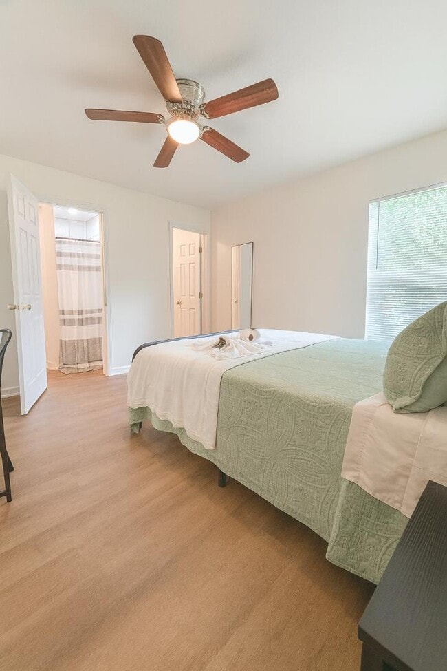 Building Photo - 1895 Ave H NW