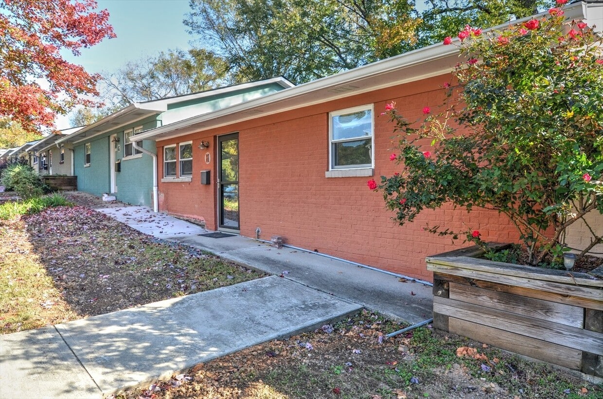 Available Aug 2025! Fabulous 2 Bedroom Co... - Available Aug 2025!  Fabulous 2 Bedroom Co...