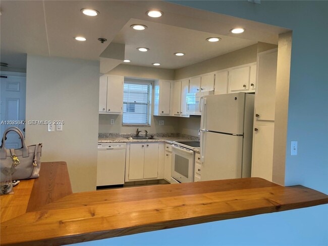 Building Photo - 3100 W Rolling Hills Cir