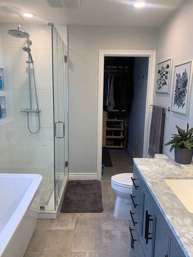 Building Photo - 1688 Bel Air Ave