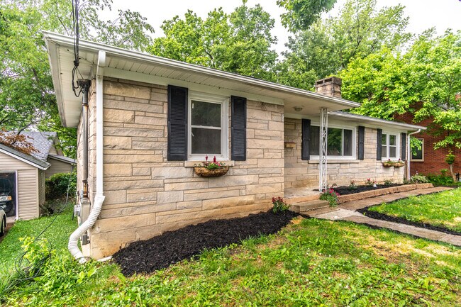 Building Photo - 411 Norwood Dr
