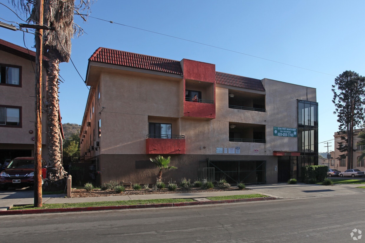 Building Photo - 5000 Echo St