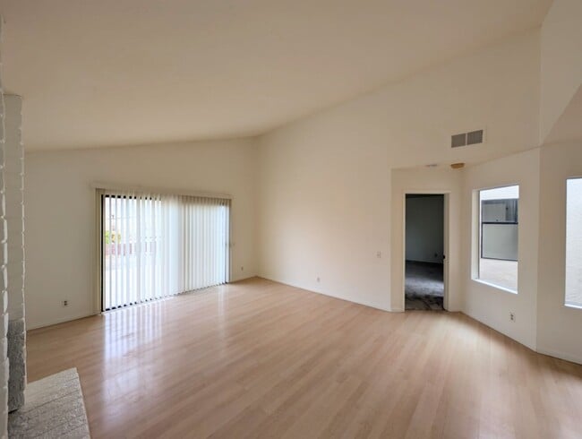 Foto del edificio - Single Story 2 Bedroom/2 Bathroom in Carls...