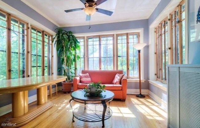 Foto del edificio - 5025 S Woodlawn Ave