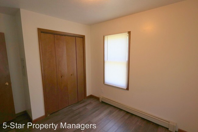 Foto del edificio - 614 Middlebury St