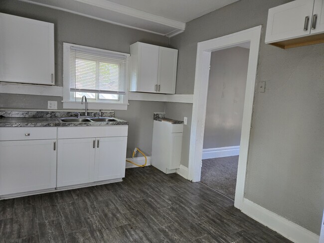 Building Photo - 1007 Mcclelland Ave