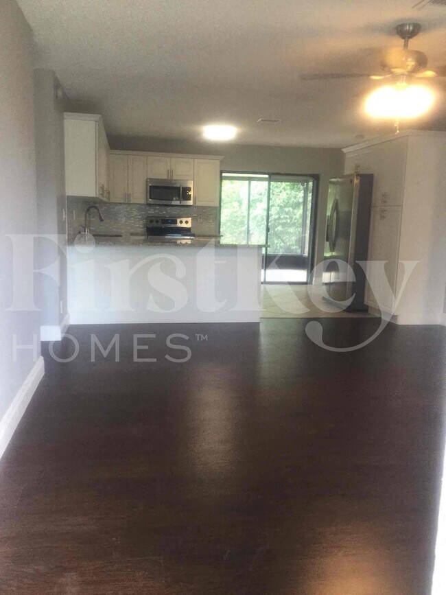 Foto del edificio - 5896 Triphammer Rd