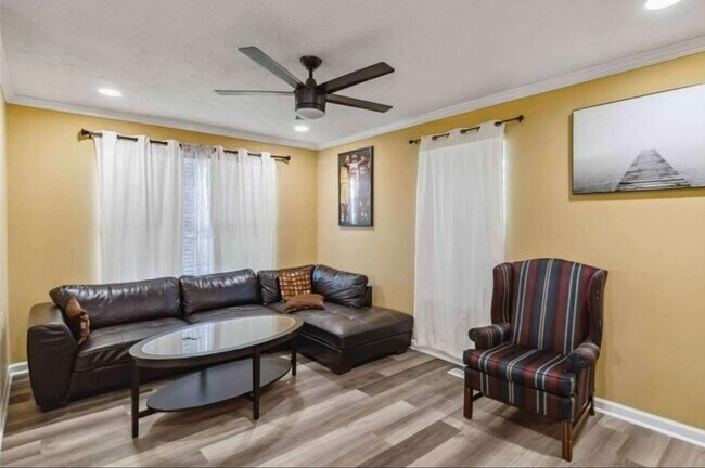 Building Photo - 4bd/2ba Home Minutes From W. Midtown w/ Fu...