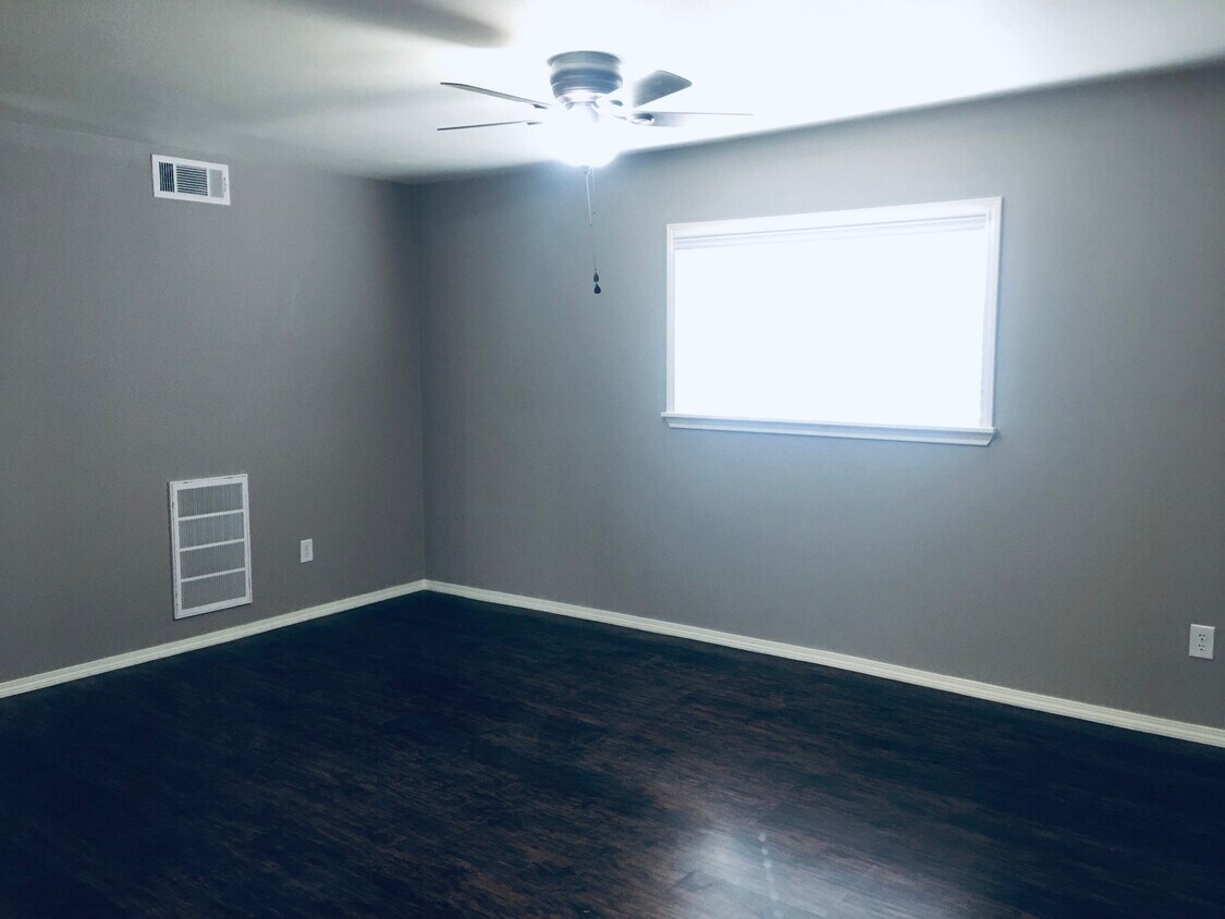 Macarthur Crossing Apartments 727 N Macarthur Blvd Oklahoma City, OK