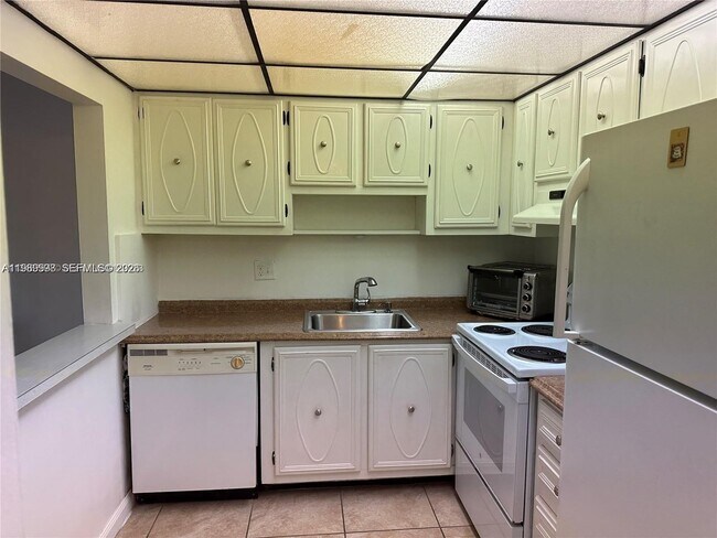 Foto del edificio - 253 S Cypress Rd