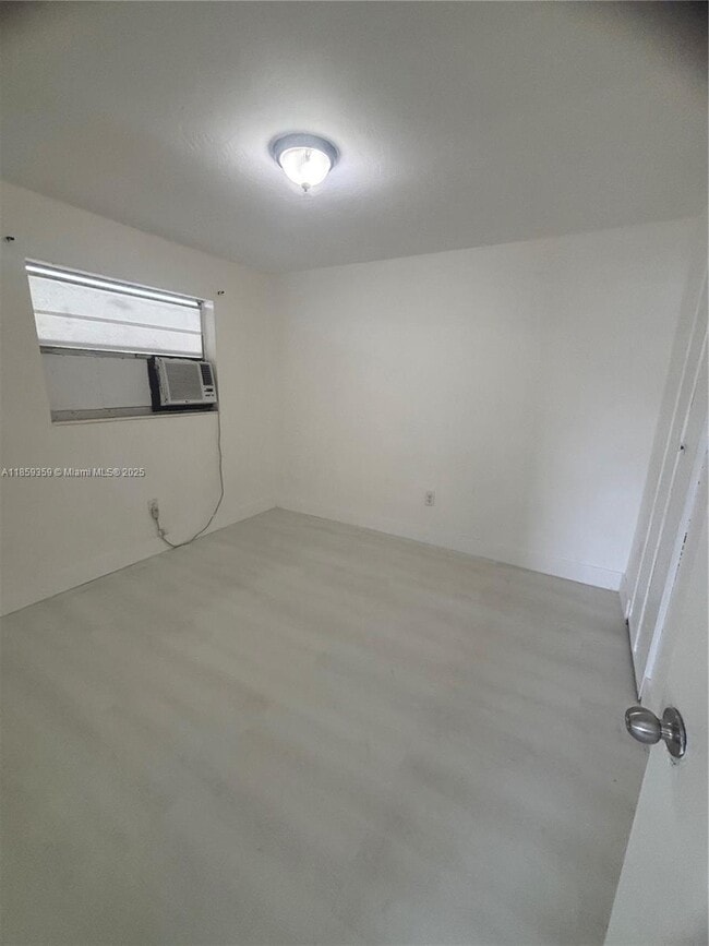 Foto del edificio - 1400 W 29th St