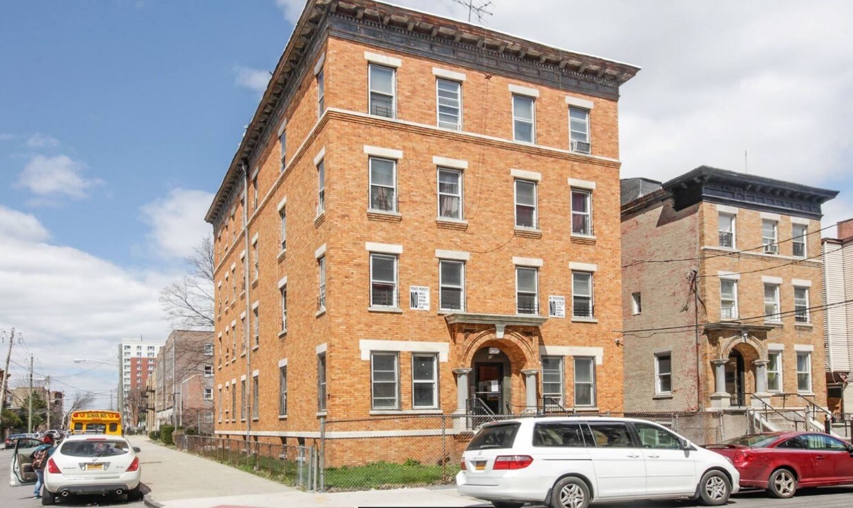 Primary Photo - 19 E 4th St